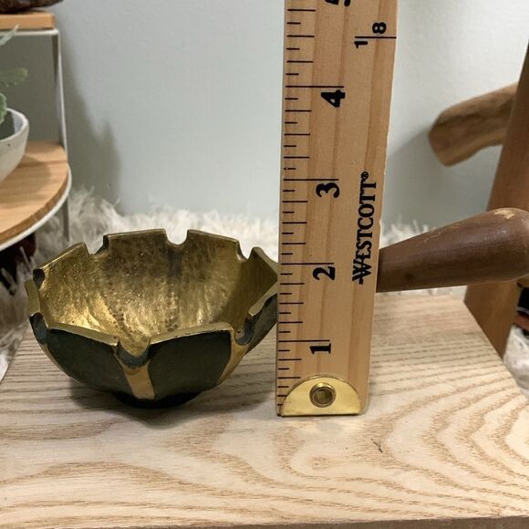 Vintage MCM Brass Ashtray Hammered Interior Style W/Wood Handle Made In Israel - Picture 16 of 17